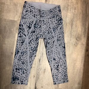 NWOT Lululemon cropped leggings, blue tye dye